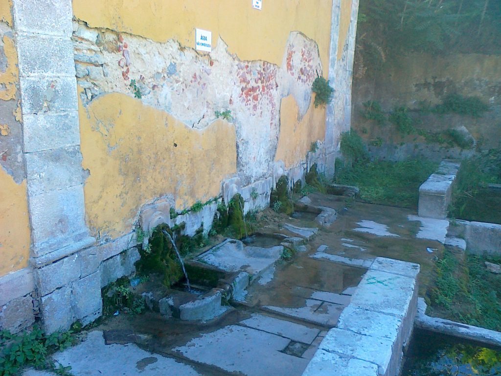 вода