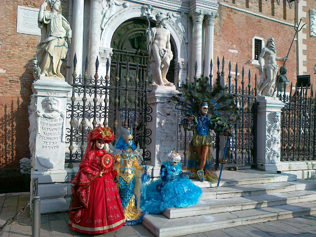 карнавал масок в венеции